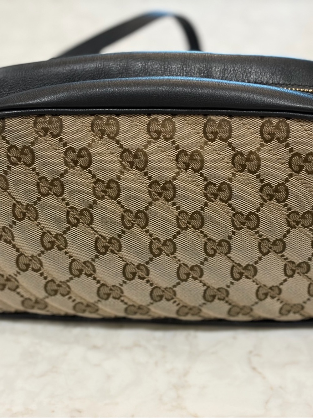 GUCCI
Authentic Monogram Matelasse Diagonal
Small GG Marmont Chain
Shoulder Bag - Picture 3 of 10